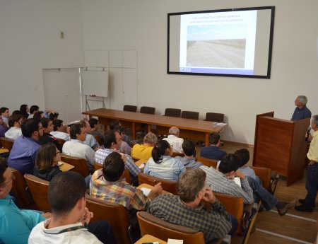 Professor da Universidade da Flórida dá palestra sobre cancro cítrico e HLB