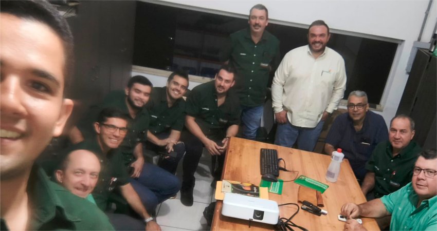 Fundecitrus realiza treinamento para técnicos da Agromec Agrícola de Votuporanga (SP)