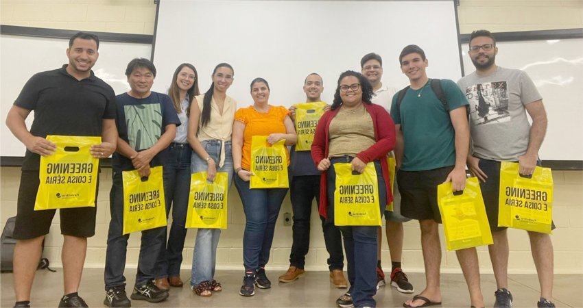 Alunos da UNIFEB participam de aula sobre a citricultura