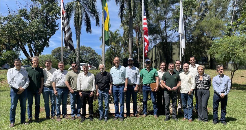 Fundecitrus recebe visita de conselheiros do CRDF (EUA)