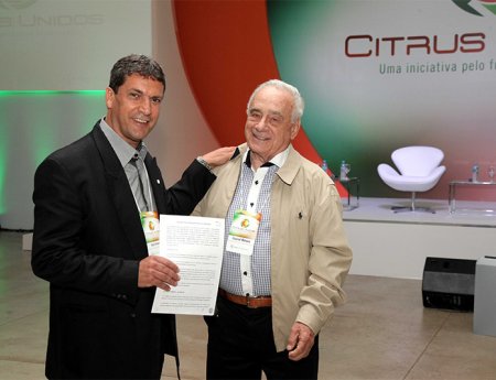Fundecitrus e Bayer CropScience firmam parceria para a realização de pesquisas