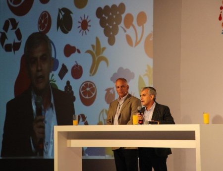 Pesquisador do Fundecitrus dá palestra em simpósio de horticultura, no México